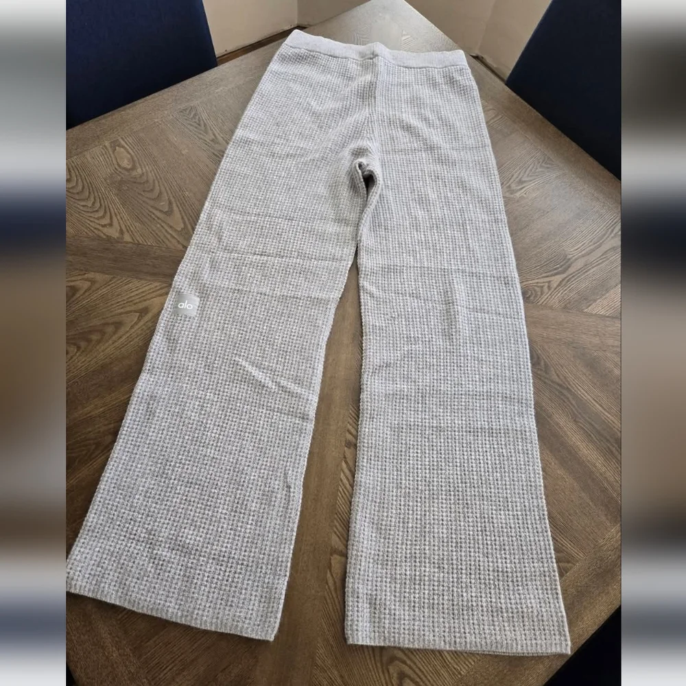 Alo Yoga Cashmere High Waist Plush Waffle Pant in Heather Gray sz LARGE